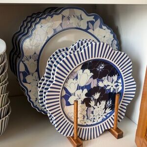 Anthropologie Lyla Blue and White Floral Plates dinner plates set of 4 BNWOT